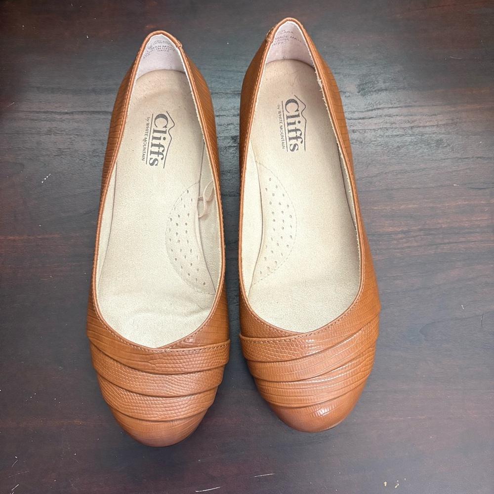 Cliffs by White Mountain Clara Women's Tan Flats